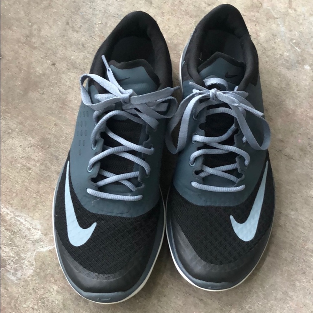 Nike Athletic shoes! Barely worn, lightweight.